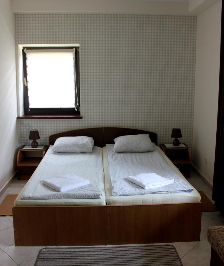 Hotel Park Lesny 'U Kaczyny' Rogow Exterior foto